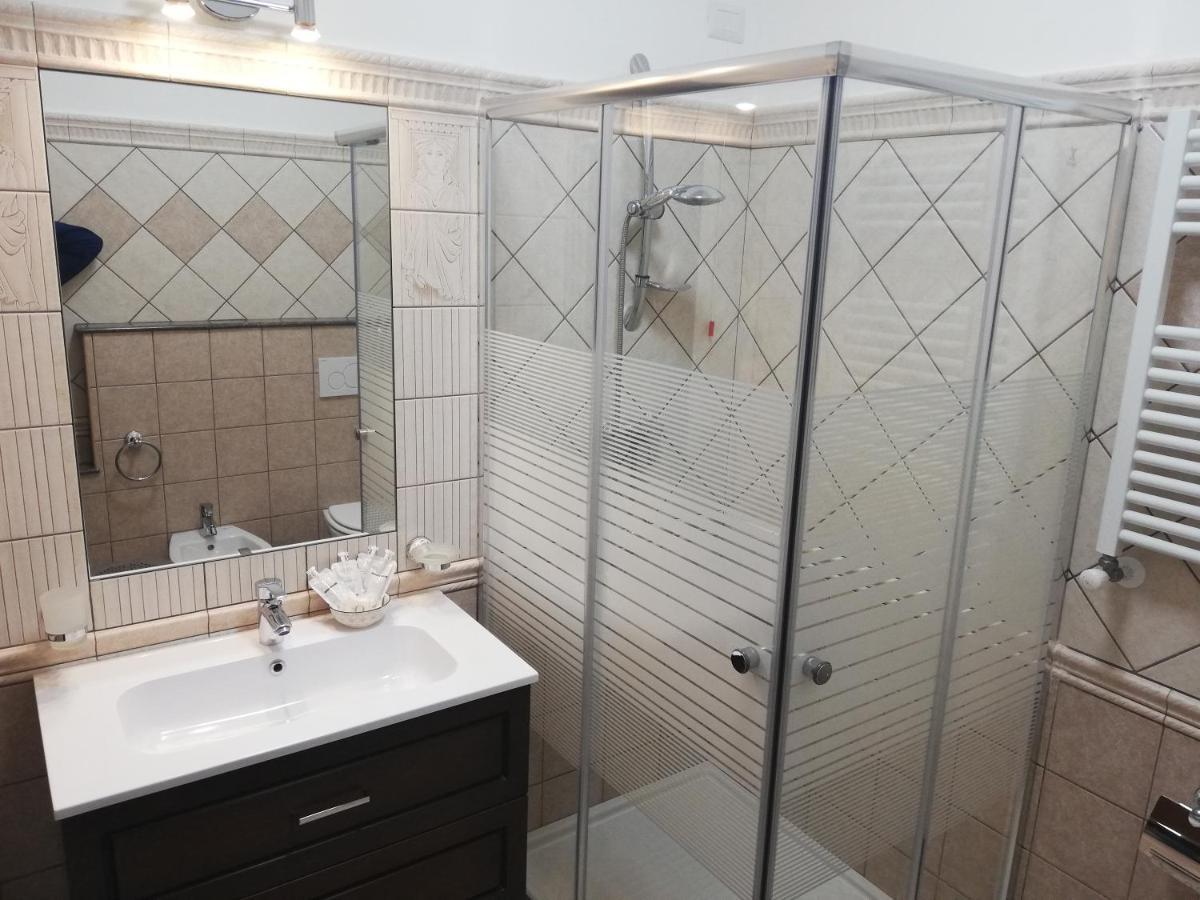 טרופאה Olympus Room מראה חיצוני תמונה